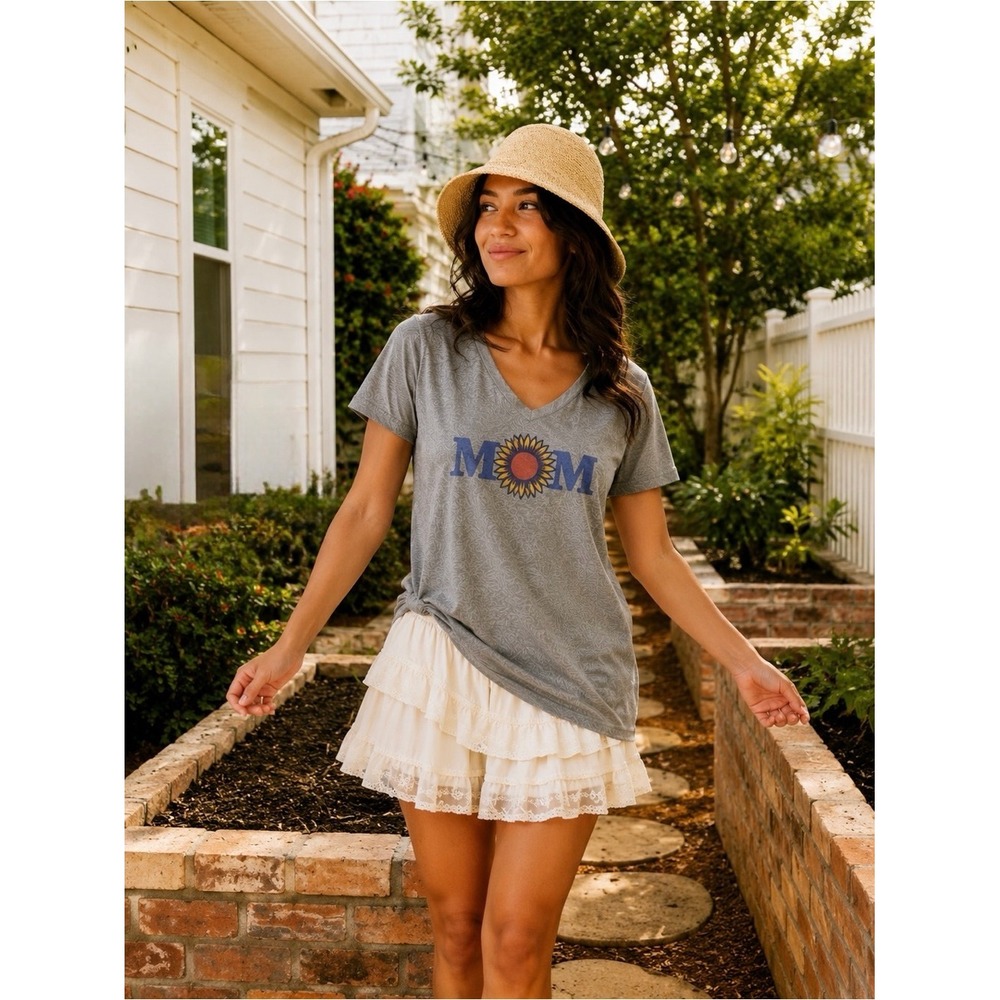 Life Is Good Gray MOM Women's T-Shirt Size XL Cottagecore